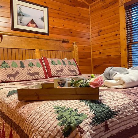 Spacious Resort Log Cabin, Easy Drive, Hot Tub, Arcade Gameroom, Mountain Vibe Gatlinburg Exterior photo
