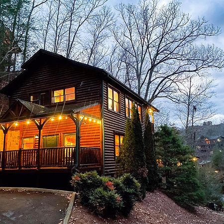 Spacious Resort Log Cabin, Easy Drive, Hot Tub, Arcade Gameroom, Mountain Vibe Gatlinburg Exterior photo