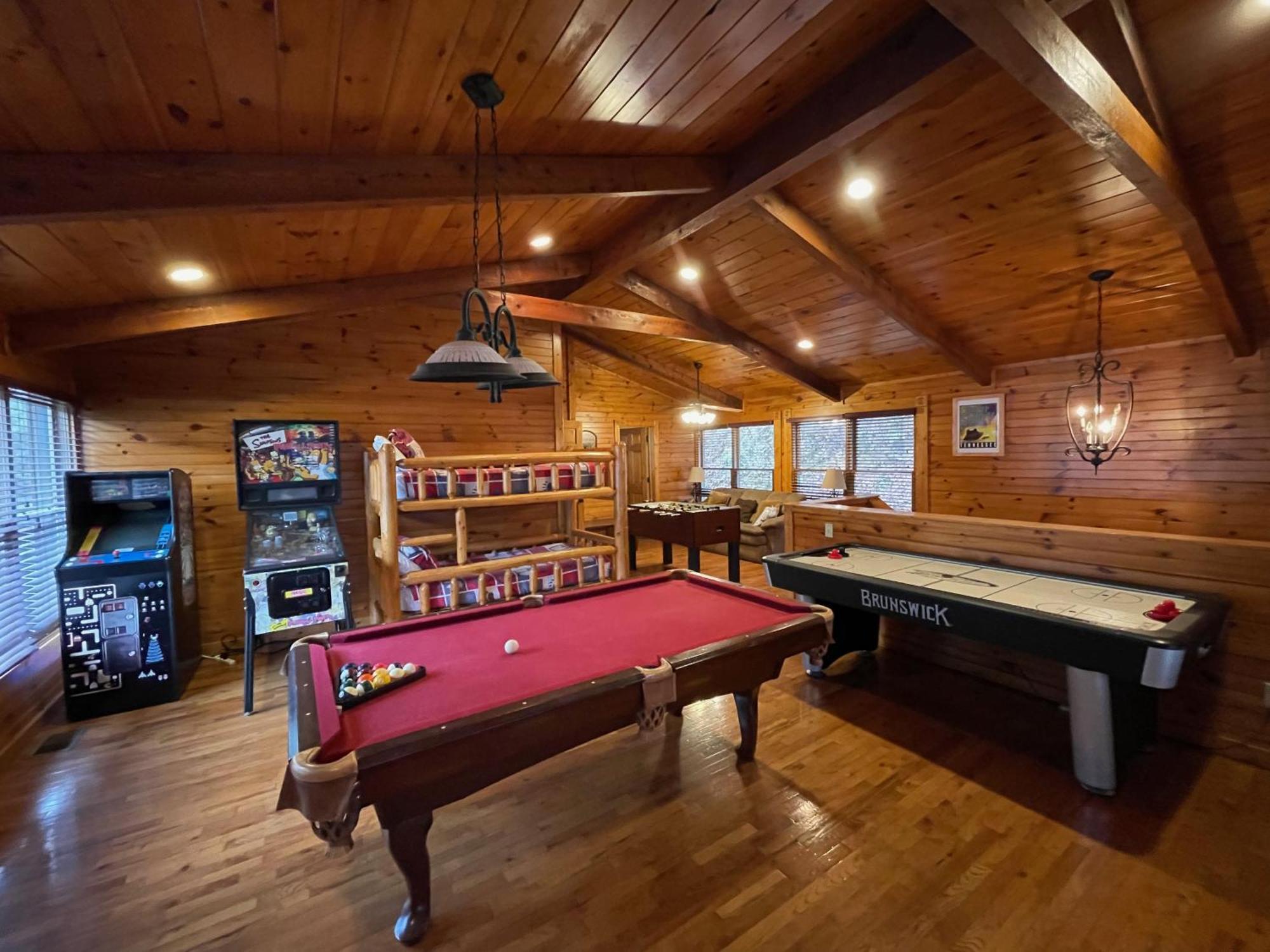 Spacious Resort Log Cabin, Easy Drive, Hot Tub, Arcade Gameroom, Mountain Vibe Gatlinburg Exterior photo