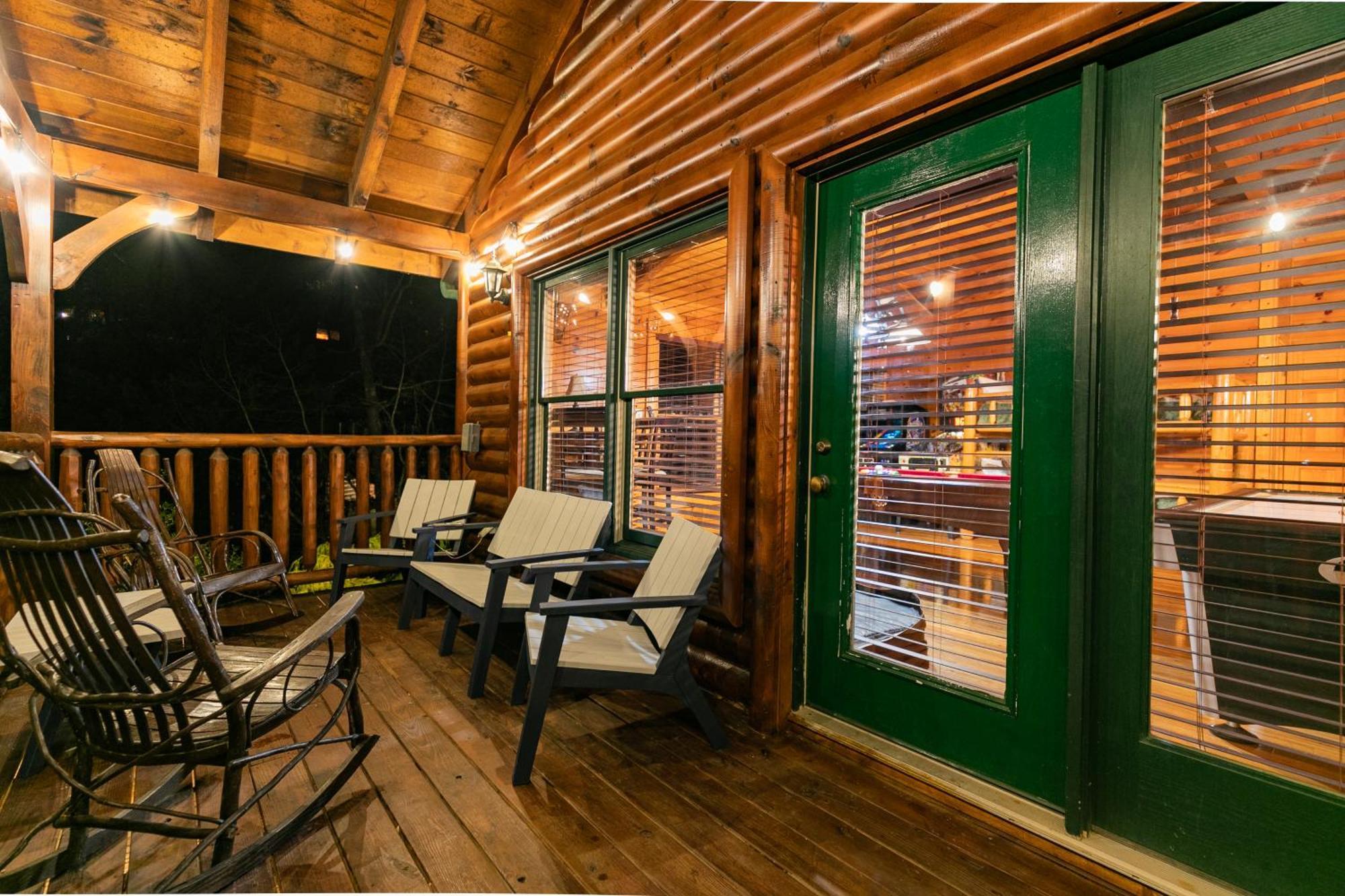 Spacious Resort Log Cabin, Easy Drive, Hot Tub, Arcade Gameroom, Mountain Vibe Gatlinburg Exterior photo