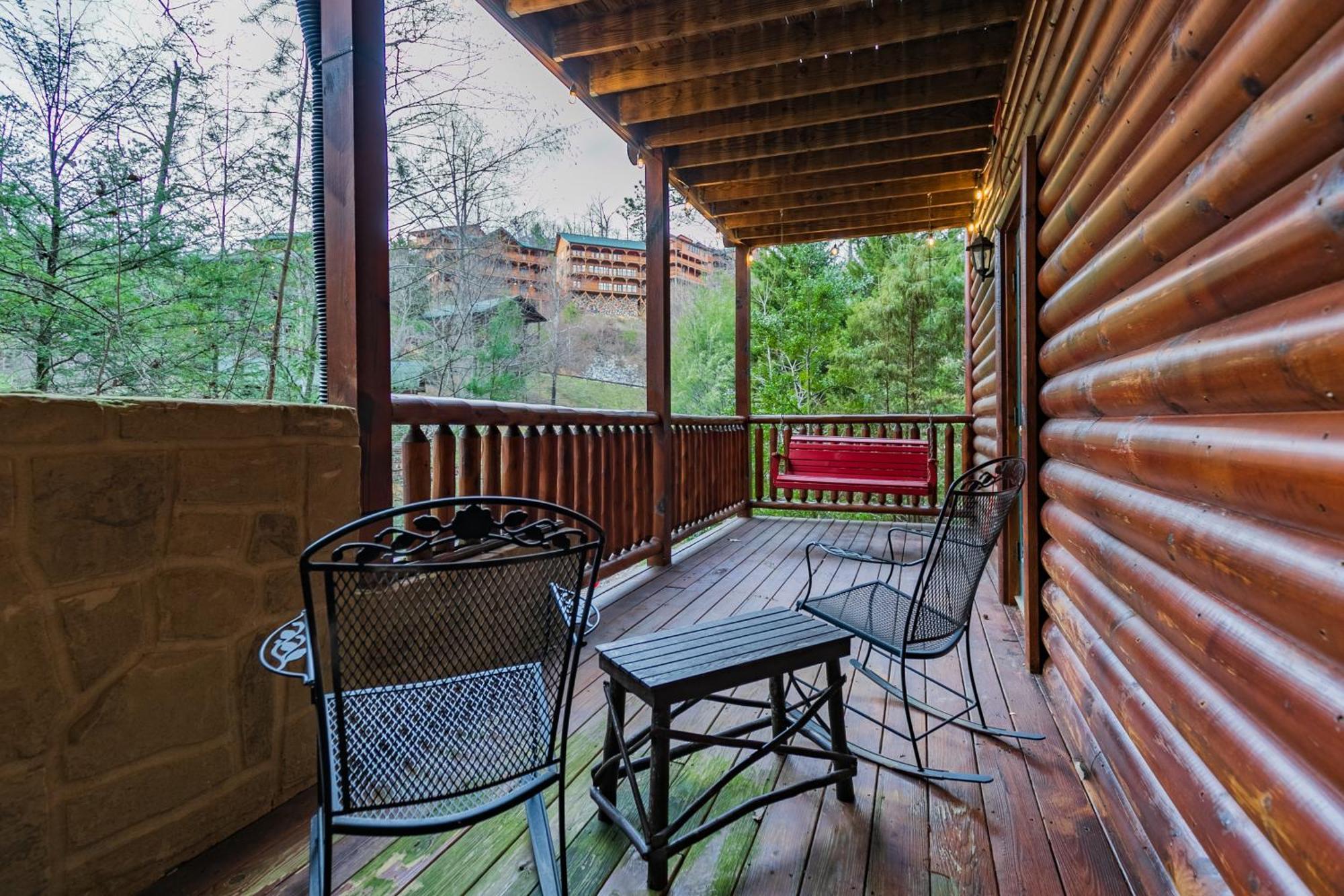 Spacious Resort Log Cabin, Easy Drive, Hot Tub, Arcade Gameroom, Mountain Vibe Gatlinburg Exterior photo