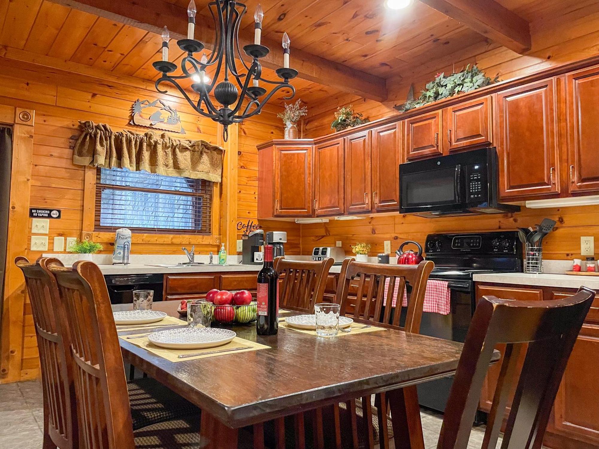 Spacious Resort Log Cabin, Easy Drive, Hot Tub, Arcade Gameroom, Mountain Vibe Gatlinburg Exterior photo