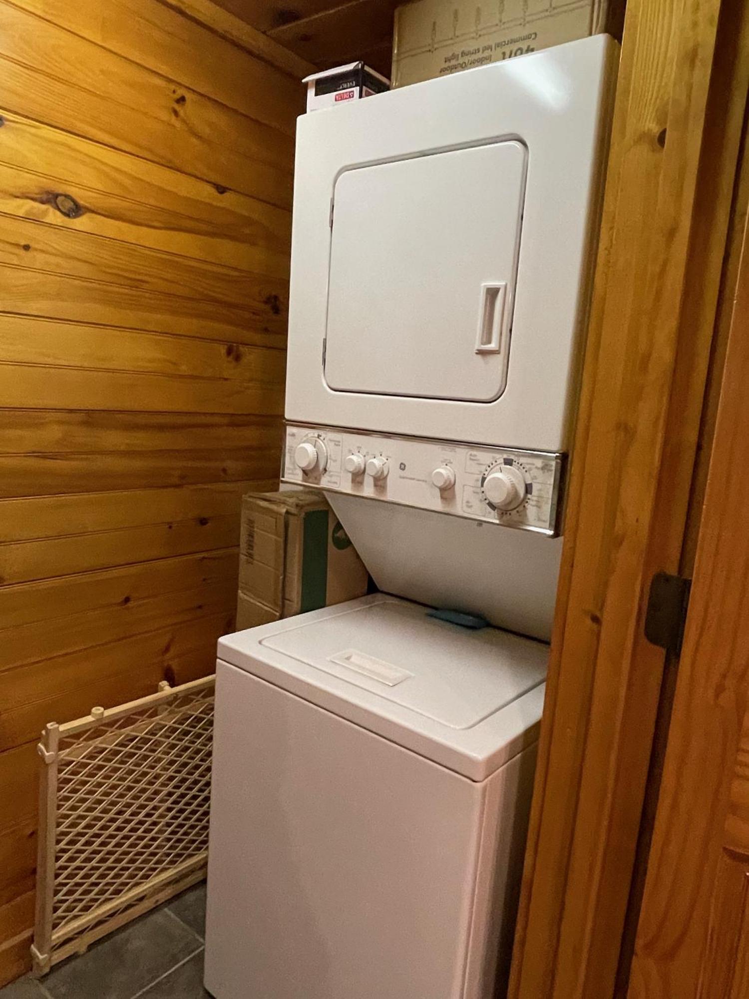 Spacious Resort Log Cabin, Easy Drive, Hot Tub, Arcade Gameroom, Mountain Vibe Gatlinburg Exterior photo