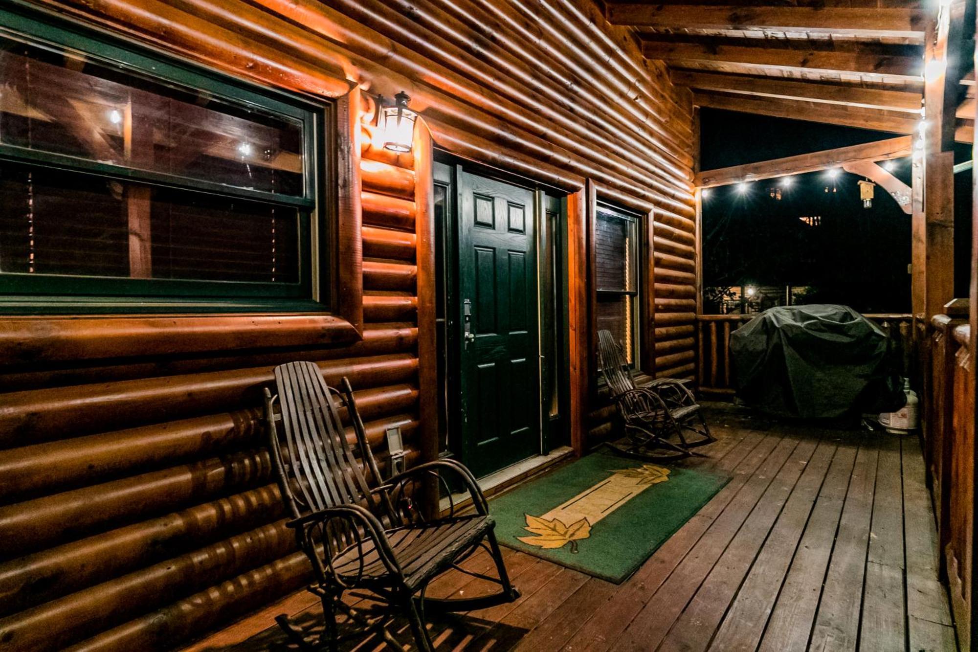 Spacious Resort Log Cabin, Easy Drive, Hot Tub, Arcade Gameroom, Mountain Vibe Gatlinburg Exterior photo