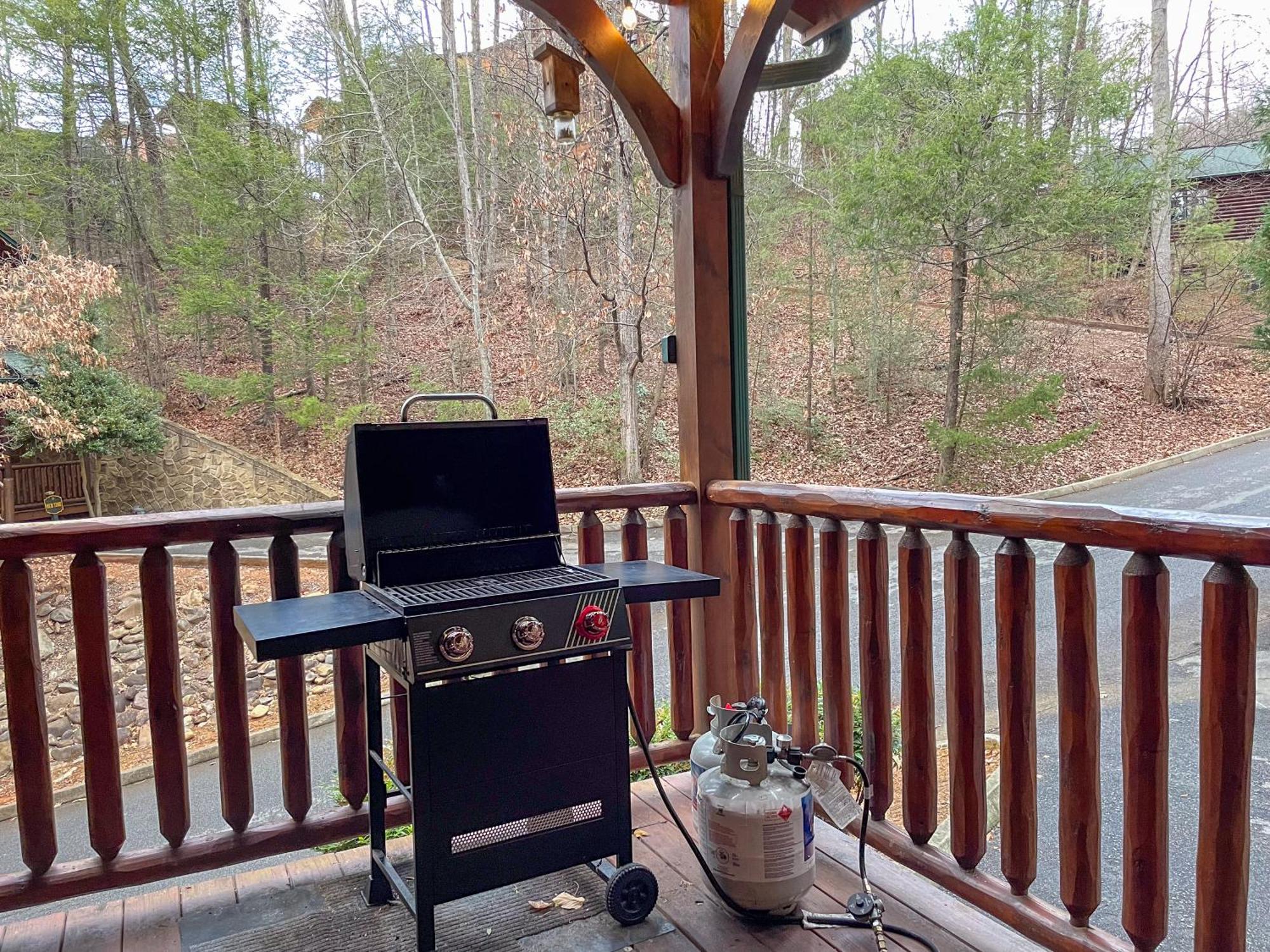 Spacious Resort Log Cabin, Easy Drive, Hot Tub, Arcade Gameroom, Mountain Vibe Gatlinburg Exterior photo