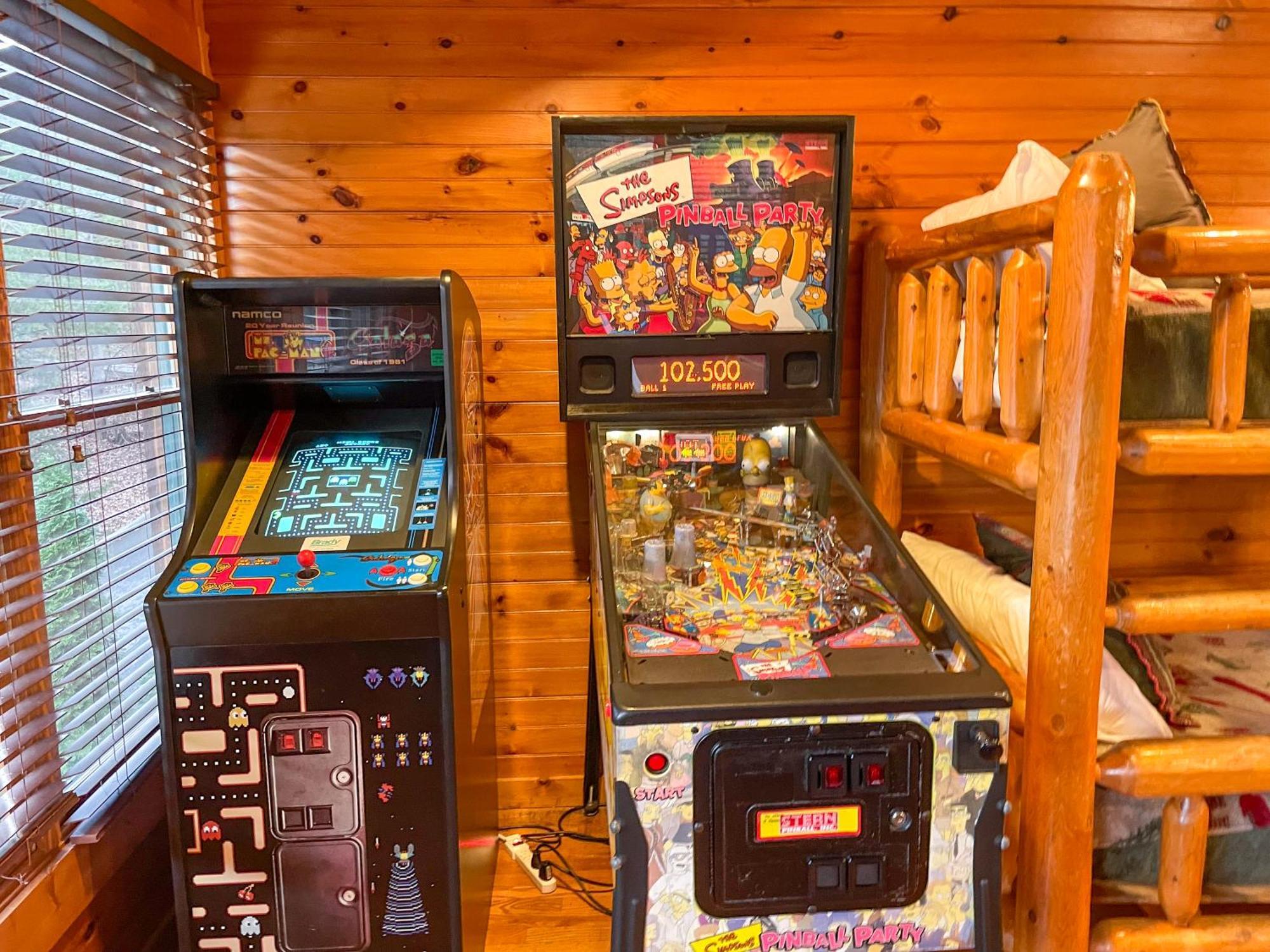Spacious Resort Log Cabin, Easy Drive, Hot Tub, Arcade Gameroom, Mountain Vibe Gatlinburg Exterior photo